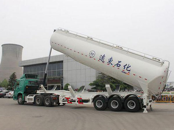 山東水泥罐車廠家